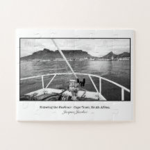 Vissende boot voor de Tafelberg