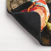 Vissende Fubby op een blikje aan de waterkant. Muismat (Hoek)