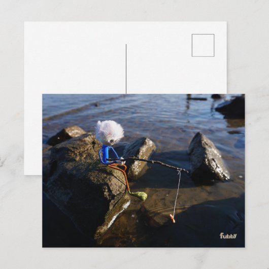 Vissende Fubby op een steen. Briefkaart (Voorkant / Achterkant)