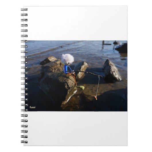 Vissende Fubby op een steen. Notitieboek (Voorkant)