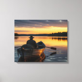 Visser in een houten roeiboot canvas afdruk (Voorkant)