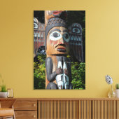 Visser op totempaal, Alaska Canvas Afdruk (Insitu (Woonkamer))