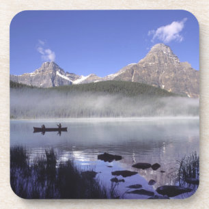 Vissers in kano op Waterfowl Lake, Banff Bier Onderzetter