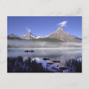 Vissers in kano op Waterfowl Lake, Banff Briefkaart