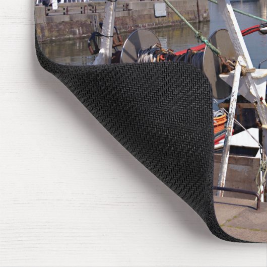 Vissersboot in de haven van Honfleur in Frankrijk Muismat (Hoek)