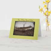 vissersboot met kreeftenpotten op het strand voor  kaart (Gele Bloem)