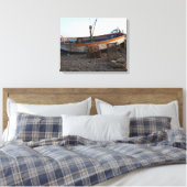 vissersboot op het strand van pekelvis canvas afdruk (Insitu (Slaapkamer))