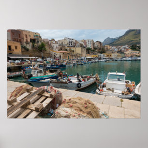 Vissersboten in de haven van Castellammare del Gol Poster