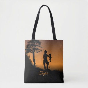 Vissersvrouw in de schemering tote bag
