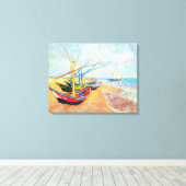 Vist Boats op het strand bij Saintes-Maries Canvas Afdruk (Insitu (Houten vloer))