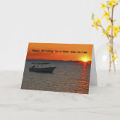 Vist de gelukkige verjaardag van de Boat aan een G Kaart (Gele Bloem)