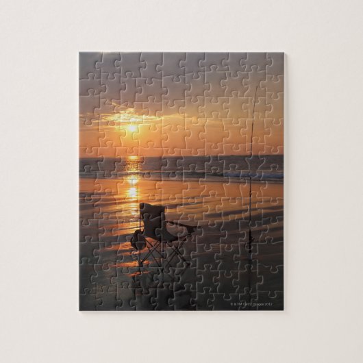 Vist roer en stoel voor de oceaan in het begin legpuzzel (Verticaal)