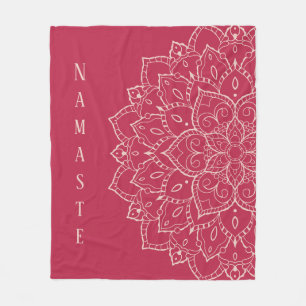 Viva Magenta en Bleek Dogwood Namaste Mandala Fleece Deken