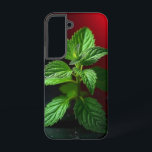 Vivid Mint Plant Macro – Botanisch Groen op Zwart Samsung Galaxy Hoesje<br><div class="desc">Breng een frisse adem en de elegantie van de natuur in uw ruimte met deze levendige macrofoto van een munt plant. Opgenomen in verbluffende details, laat de frisse groene pop dramatisch achter tegen een humeurige zwarte achtergrond met een opvallende rode gradiënt. Ideaal voor keukeninrichting, geschenken met een kruidenthema, botanische liefhebbers...</div>