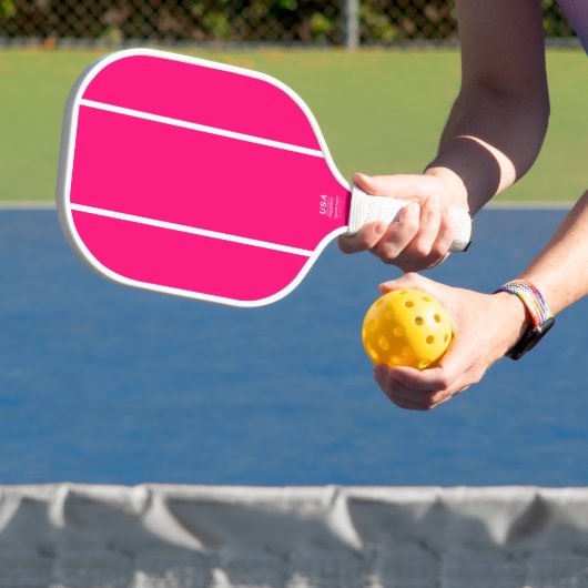 Vivid roze twee verticale witte strepen Pickleball Paddle (Insitu)