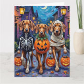 Vizsla Dogs Trick-or-Treating in Halloween Costume Kaart (Voorkant)