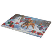 Vizsla hardlopend in de sneeuw met kerstmuts snijplank (Hoek)