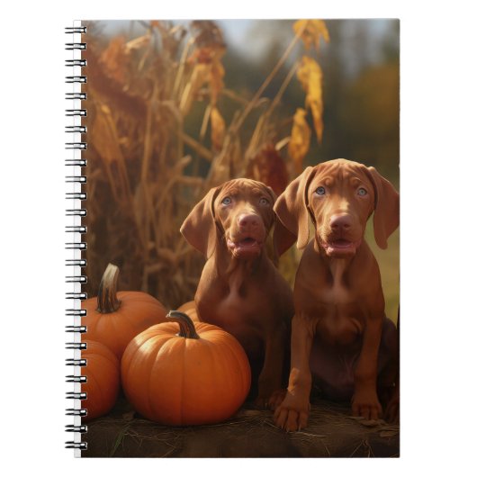 Vizsla Puppy Herfst Delight Pompoen Notitieboek (Voorkant)