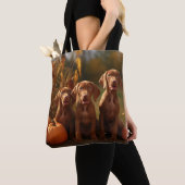 Vizsla Puppy Herfst Delight Pompoen Tote Bag (Dichtbij)