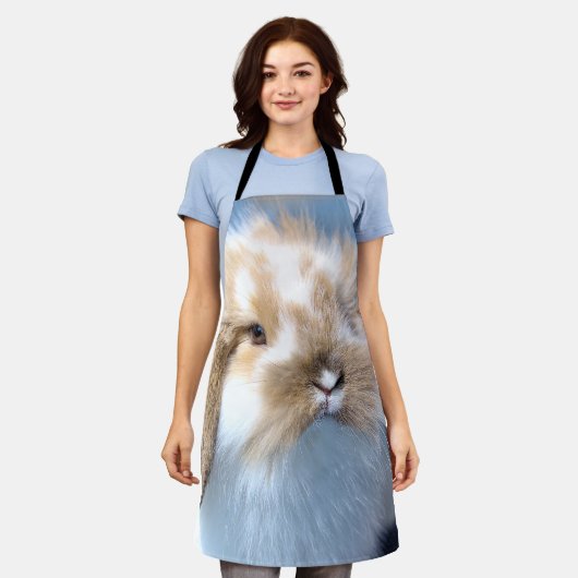 Vlaams wit en bruin konijn schort (Gedragen)