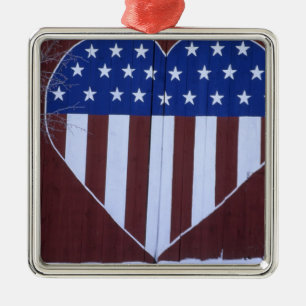 Vlag in hartvorm geschilderd op schuur na 9-11. metalen ornament