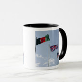 Vlag tussen de Afghaanse en de Amerikaanse vlag Mok (Voorkant rechts)