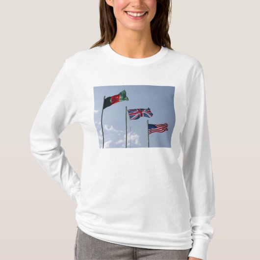 Vlag tussen de Afghaanse en de Amerikaanse vlag T-shirt (Voorkant)