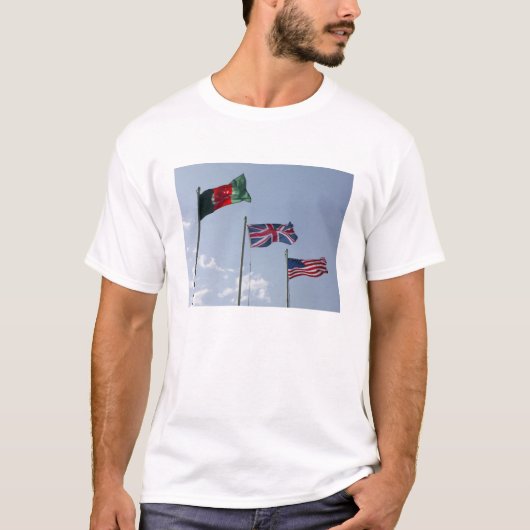 Vlag tussen de Afghaanse en de Amerikaanse vlag T-shirt (Voorkant)