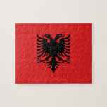 vlag van Albanië Legpuzzel<br><div class="desc">Officiële Albanese vlag. Grote vlag van Albanië geeft ideeën en koopwaar in Albanië. Geweldige geschenken voor Albanezen. De vlag van Albanië is een rode vlag met een gedempt zwarte, dubbelzijdige adelaar in het midden. Het rood staat voor moed, kracht en waarde, terwijl de dubbelzijdige adelaar de soevereine staat Albanië vertegenwoordigt....</div>
