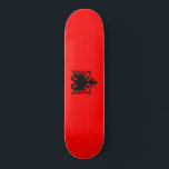 Vlag van Albanië Persoonlijk Skateboard<br><div class="desc">Dit ontwerp bevat de nationale vlag van Albanië (offieel de Republiek Albanië), een land in Zuidoost-Europa aan de Adriatische Zee en de Ionische Zee in de Middellandse Zee. Het deelt landgrenzen met Montenegro in het noordwesten, Kosovo in het noordoosten, Noord-Macedonië in het oosten, Griekenland in het zuiden en maritieme grenzen...</div>