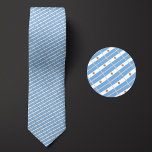 Vlag van Argentinië Patroon Stropdas<br><div class="desc">De vlag van Argentinië Pattern Necktie benadrukt de nationale kleuren van het land van een afstand door het gebruik van een slim schuin ontwerp. Bij nadere beschouwing laat het naadloze herhaalbare patroon van kleine vlaggetjes op een esthetisch aangename manier het nationale vaandel zien.</div>