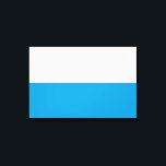 Vlag van Beieren (Duitse staat) Canvas Afdruk<br><div class="desc">Dit ontwerp is voorzien van de vlag van Beieren, een land dat niet aan zee grenst en in de zuidoostelijke hoek van Duitsland ligt. Beieren is de grootste Duitse staat per land. De belangrijkste steden van Beieren zijn München (hoofdstad en grootste stad), Neurenberg, Augsburg, Regensburg, Würzburg, Ingolstadt, Fürth en Erlangen....</div>