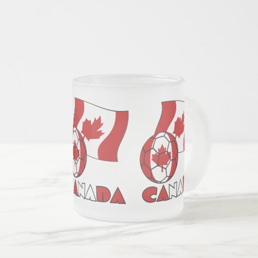 Vlag van Canada met Voetbal Matglas Koffiemok (Voorkant rechts)