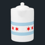 Vlag van Chicago, Illinois Theepot<br><div class="desc">Theepot met vlag van de stad Chicago (grootste stad in Illinois),  wit en lichtblauw gestreepte vlag met vier rode sterren</div>