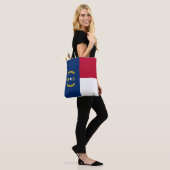 vlag van de staat North Carolina Tote Bag (Op model)