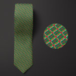 Vlag van Dominica Pattern Stropdas<br><div class="desc">De vlag van Dominica Pattern Necktie benadrukt de nationale kleuren van het land van een afstand door het gebruik van een slim schuin ontwerp. Bij nadere beschouwing laat het naadloze herhaalbare patroon van kleine vlaggetjes op een esthetisch aangename manier het nationale vaandel zien.</div>