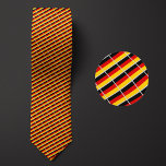 Vlag van Duitsland Patroon Stropdas<br><div class="desc">De vlag van Duitsland Pattern Necktie benadrukt de nationale kleuren van het land van een afstand door het gebruik van een slim schuin ontwerp. Bij nadere beschouwing laat het naadloze herhaalbare patroon van kleine vlaggetjes op een esthetisch aangename manier het nationale vaandel zien.</div>