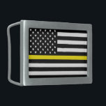 Vlag van dun gele lijnverzenders gesp<br><div class="desc">De vlag van Thin Yellow Line Dispatchers is een patriottische Amerikaanse vlag met een dunne gele lijn die de verzender vertegenwoordigt. Geweldig geschenk voor verzender,  cadeau voor politie,  geschenk voor brandweerlieden en geweldige geschenk voor patriot. Bezoek onze winkel om meer thin line design en patriottische cadeauideeën te vinden.</div>