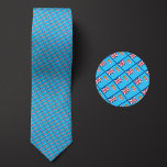 Vlag van Fiji Patroon Stropdas<br><div class="desc">De vlag van Fiji Pattern Necktie benadrukt de nationale kleuren van het land van een afstand door het gebruik van een slim schuin ontwerp. Bij nadere beschouwing laat het naadloze herhaalbare patroon van kleine vlaggetjes op een esthetisch aangename manier het nationale vaandel zien.</div>