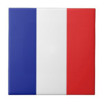 Vlag van Frans Tricolore Tegeltje<br><div class="desc">De vlag van Frankrijk of Drapeau de la France is een driekleurige vlag met drie verticale banden met een kleur blauw, wit en rood. Het is bekend als de Franse Tricolor of gewoon de Tricolor of Tricolor. Aan het begin van de Franse Revolutie droegen de Parijse milities, die een vooraanstaande...</div>
