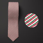 Vlag van Hongarije Patroon Stropdas<br><div class="desc">De vlag van Hongarije Pattern Necktie benadrukt de nationale kleuren van het land van een afstand door het gebruik van een slim schuin ontwerp. Bij nadere beschouwing laat het naadloze herhaalbare patroon van kleine vlaggetjes op een esthetisch aangename manier het nationale vaandel zien.</div>