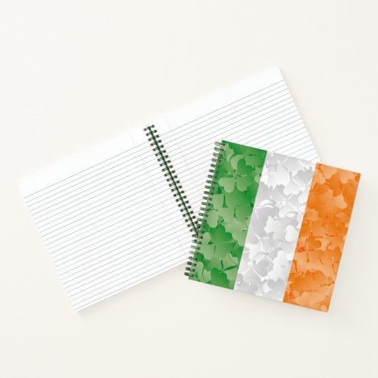 Vlag van Ierland met een shamrockpatroon Notitieboek (Binnen)
