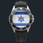 Vlag van Israël Horloge<br><div class="desc">Dit ontwerp is voorzien van de vlag van Israël, een land in het Midden-Oosten, gelegen aan de zuidoostelijke oever van het Middellandse-Zee en de noordelijke oever van het Rode Zee. Het heeft landgrenzen met Libanon aan het noorden, Syrië aan het noordoosten, Jordanië aan het oosten, de Palestijnse gebieden van de...</div>