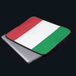 Vlag van Italiaanse hoes voor neopreenlaptop<br><div class="desc">De Italiaanse vlag (bandiera d'Italia, die in het Italiaans vaak "il Tricolore" wordt genoemd) is een driehoek met drie even grote verticale borden groen, wit en rood, met groen aan de heupzijde. De huidige vorm is sinds 19 juni 1946 in gebruik en is op 1 januari 1948 formeel aangenomen. De...</div>