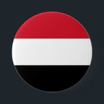 Vlag van Jemen Ronde Button 7,6 Cm<br><div class="desc">Dit ontwerp is voorzien van de nationale vlag van Jemen (officieel bekend als de Republiek Jemen), een land aan het zuidelijke uiteinde van het Arabisch schiereiland in Western-Azië. Jemen wordt door Saoedi-Arabië begrensd naar het noorden, het Rode Zee naar het westen, de Golf van Aden en het Kanaal Guardafui naar...</div>