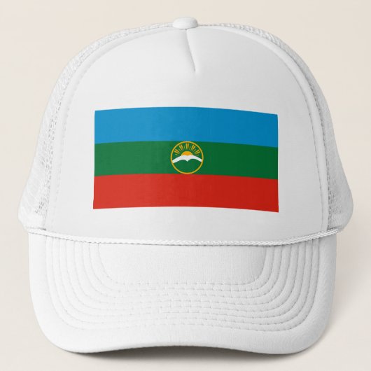 Vlag van Karatsjaj-Tsjerkessië Trucker Pet (Voorkant)