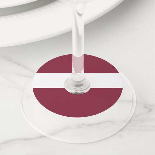 vlag van Letland Wijnglaslabel (Dichtbij)