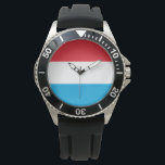 Vlag van Luxemburg Horloge<br><div class="desc">Dit model is voorzien van de nationale vlag van Luxemburg (officieel het Groothertogdom Luxemburg), een land dat niet aan zee grenst in Western Europa. België grenst aan het westen en noorden, Duitsland aan het oosten en Frankrijk aan het zuiden. De hoofdstad van Luxemburg is de stad Luxemburg, een van de...</div>