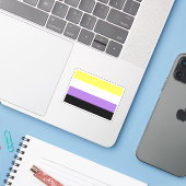 Vlag van niet-binaire Pride Sticker (Laptop met iPhone)
