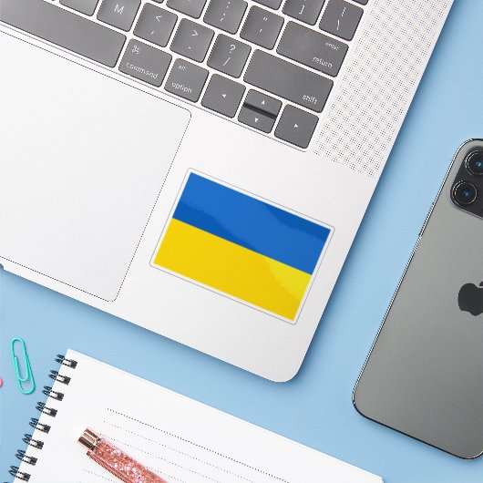 Vlag van Oekraïne Sticker (Laptop met iPhone)